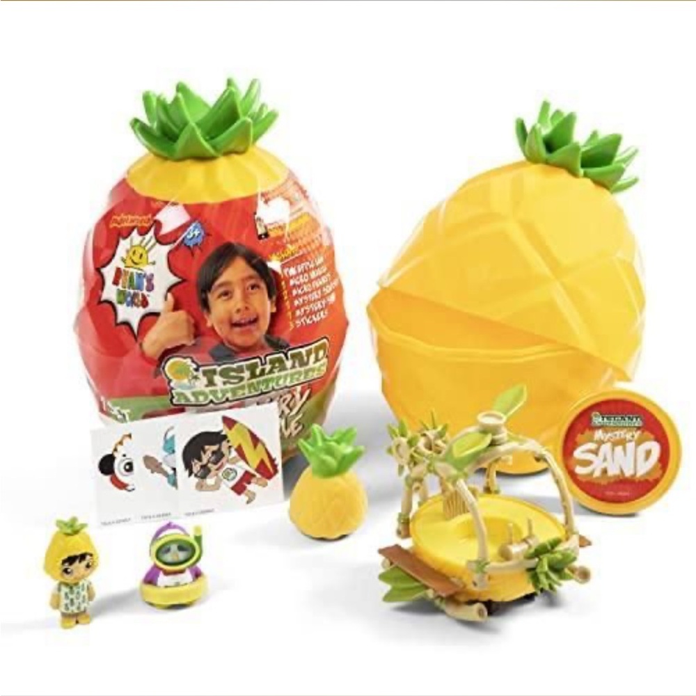 Ryan’s World Island Adventures Pineapple Playset with Figures